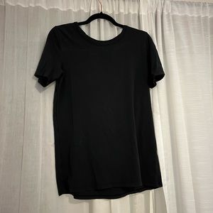 Lululemon women’s black tee